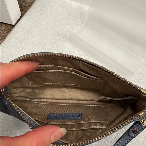 Talbots leather heart embroidered wristlet wallet - Picture 5 of 5